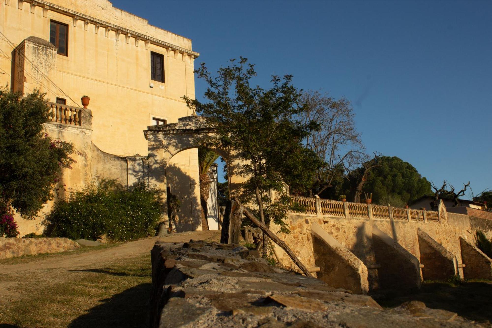 Can Rovira - Stunning Neoclassical Mansion, Just 20 Min Drive From Barcelona City Center, Ideal For Groups And Families 아레이야 외부 사진