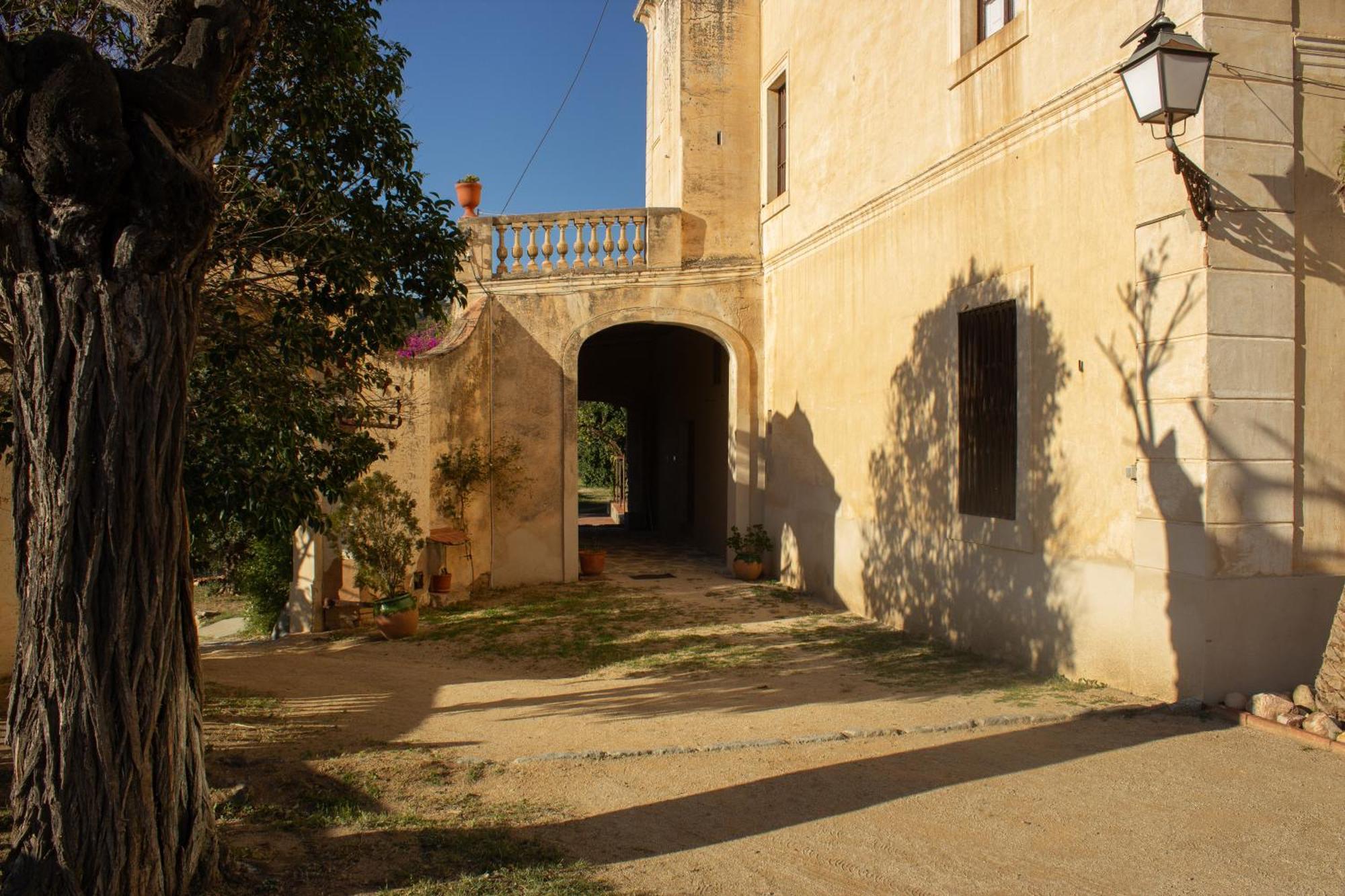 Can Rovira - Stunning Neoclassical Mansion, Just 20 Min Drive From Barcelona City Center, Ideal For Groups And Families 아레이야 외부 사진